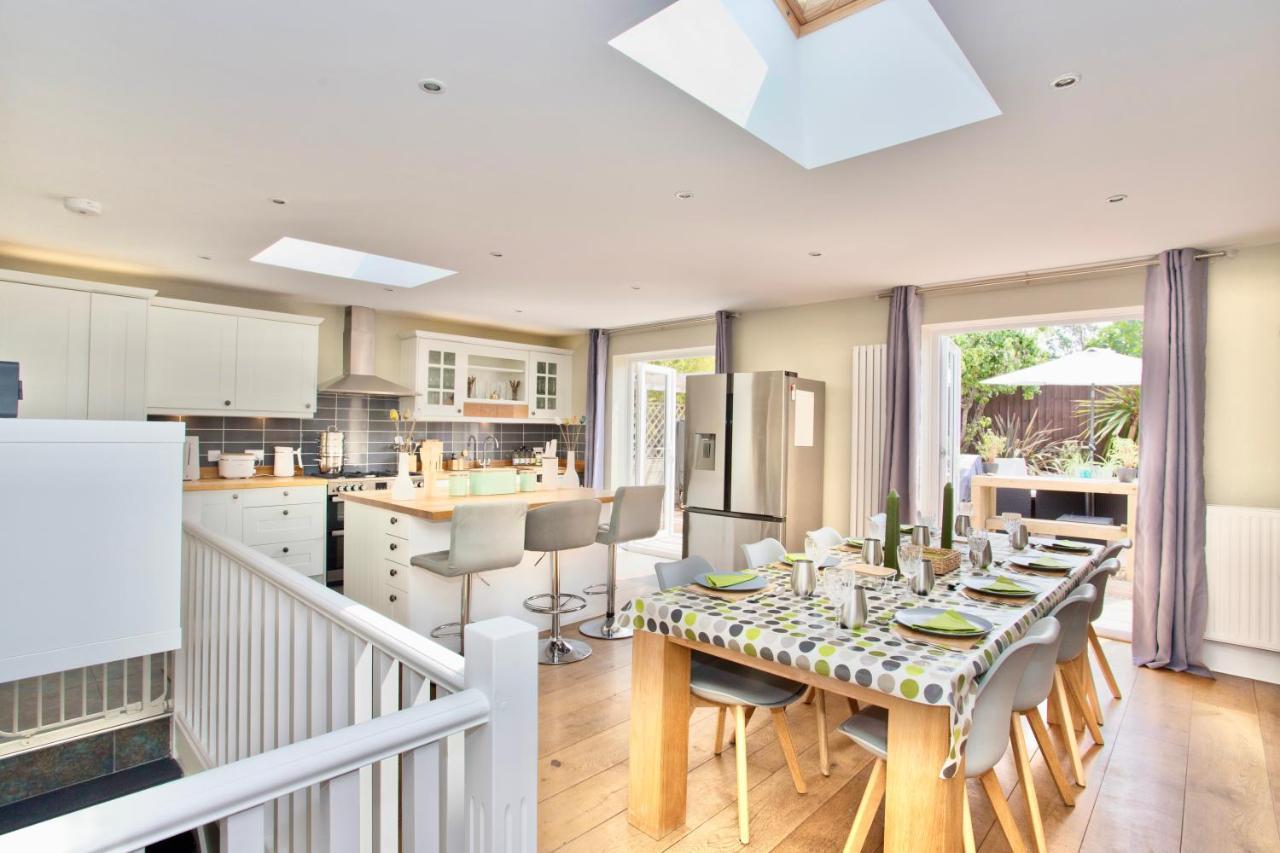 Vakantiehuis Luxury - Hot Tub - Pool Table - Gym - Sauna - Cinema - Free Parking - Close To